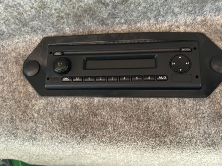2018-deere-648l-image-35