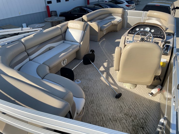 #1031-•-2012-crest-pontoon-(has-wi-title)-and-trailer-(no-title)-image-25