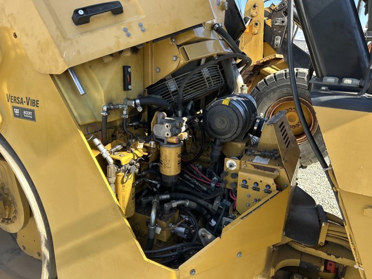caterpillar-cb54-image-31