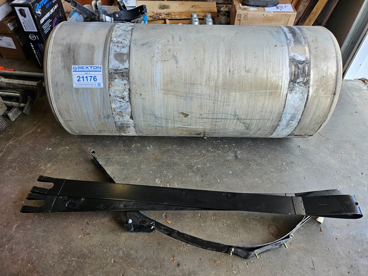 #21176-•-120-gallon-tank-w/-bands-image-1