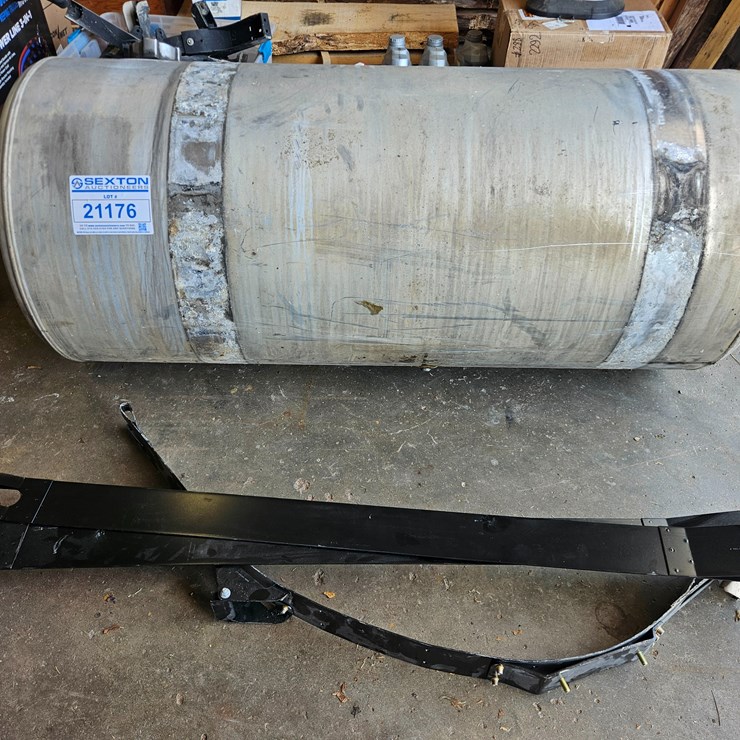 #21176 • 120 Gallon Tank w/ Bands