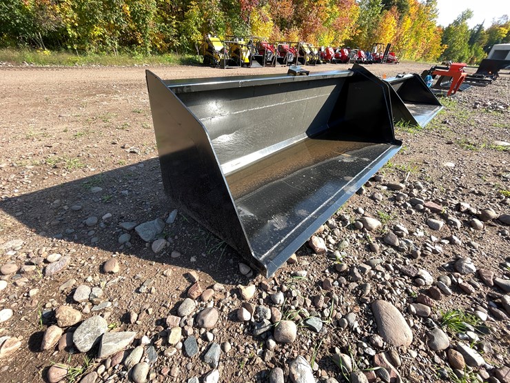 #8233-•-new-kc-84"-skid-steer-snow-or-litter-bucket-image-3