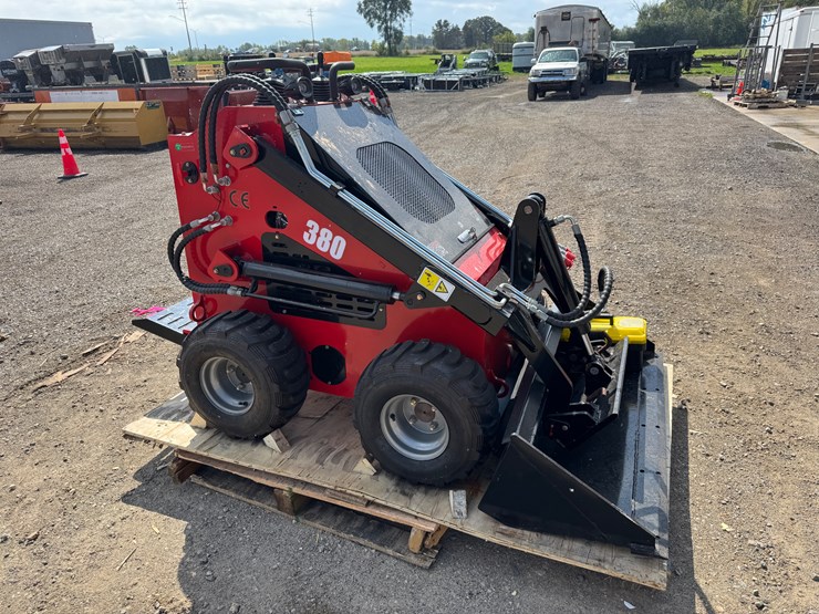 #1045-•-2024-mini-wheeled-skidsteer-image-4