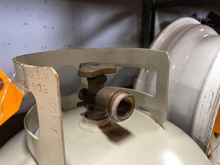 #5525-•-grill-propane-tank-(cw)-image-4