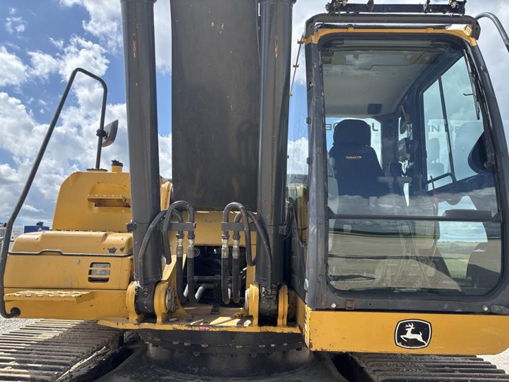 2014-deere-380g-lc-image-12