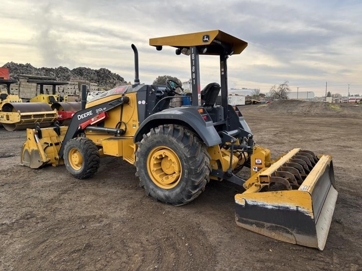 2019-deere-210l-image-4
