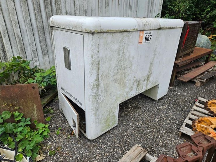 #2040-•-coffin-tool-box-for-semi-image-1