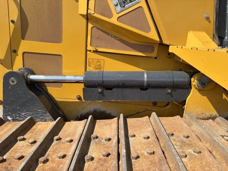 2017-deere-750k-image-24