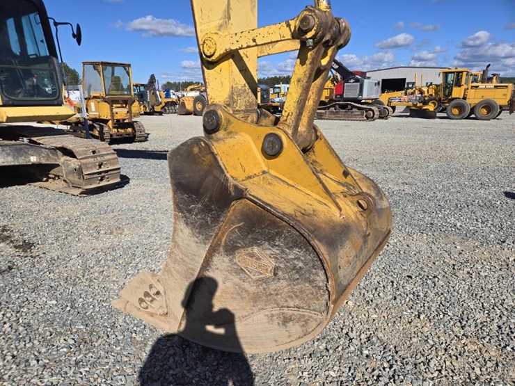 komatsu-pc210-lc-10-image-16