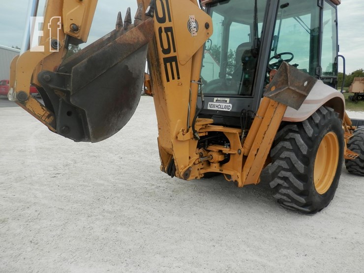 new-holland-555e-image-8