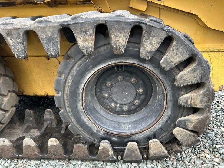 deere-240-image-51
