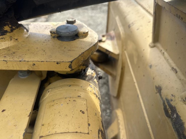 caterpillar-d4g-image-21