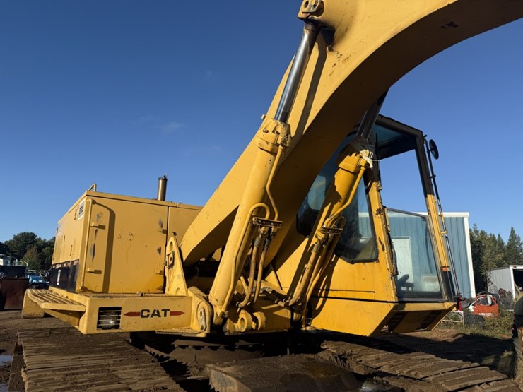 caterpillar-235-image-10