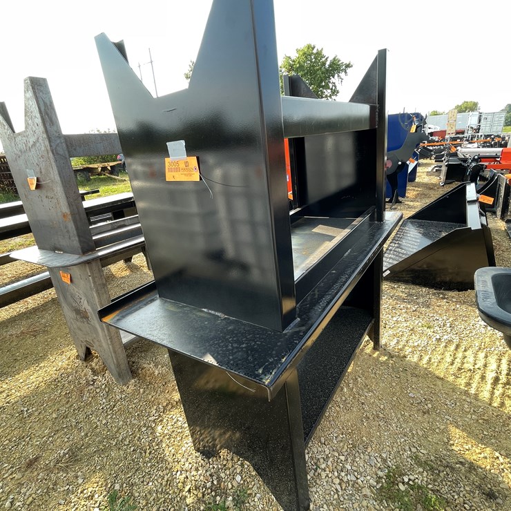 #3005 • Metal Work Table