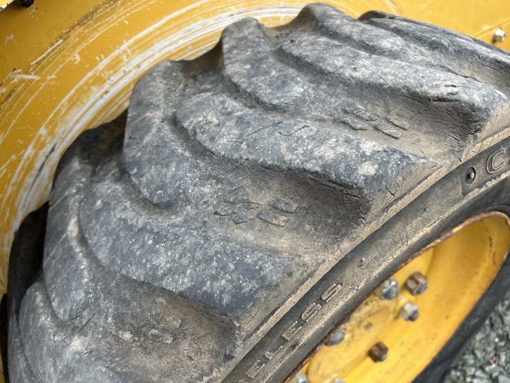 deere-318g-image-52