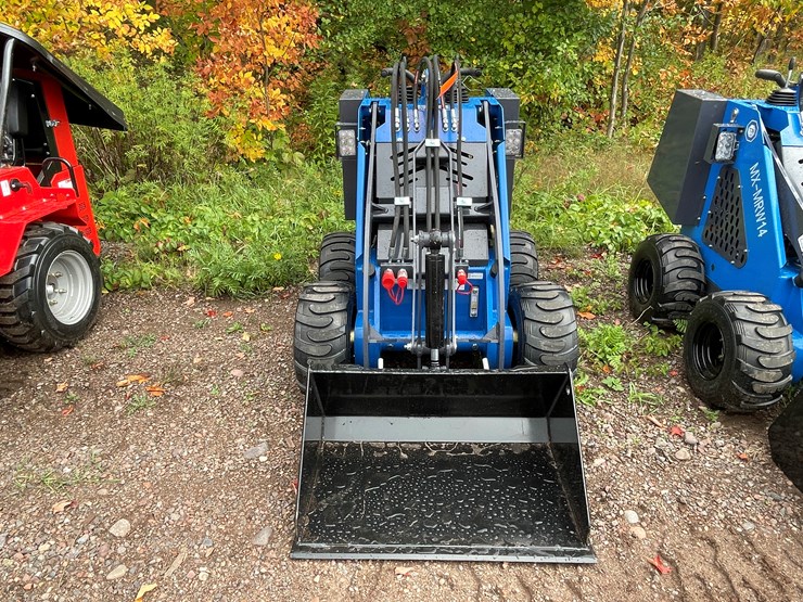 #8165-•-agt-skid-steer-loader-image-2