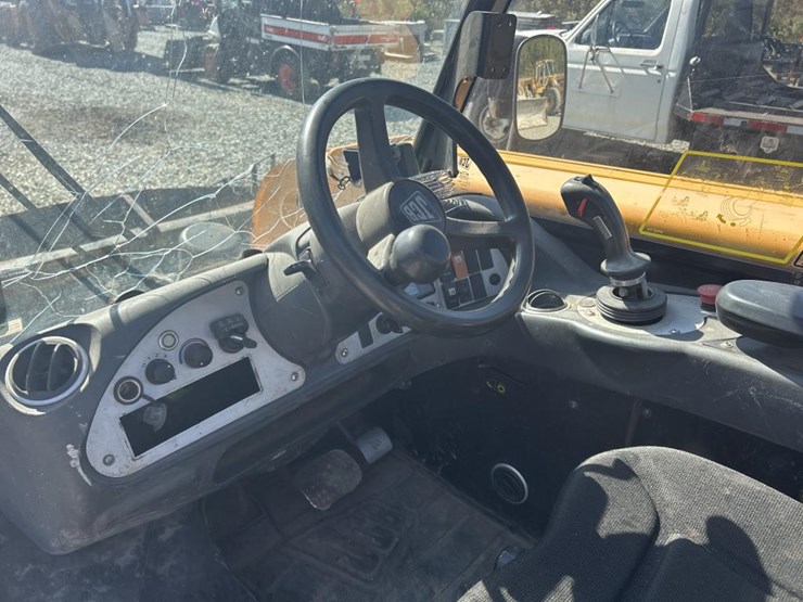 2009-jcb-527-55-image-38