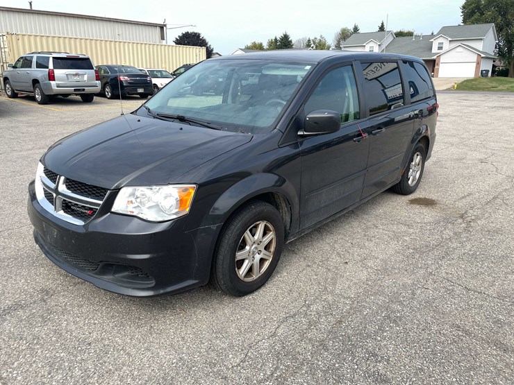 2012-dodge-caravan-image-1