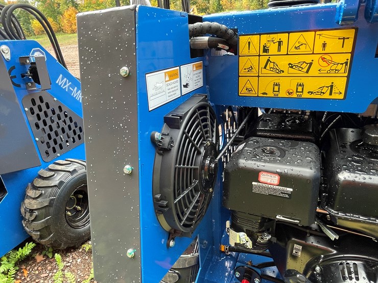 #8165-•-agt-skid-steer-loader-image-10