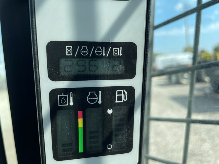 2019-new-holland-l216-image-34