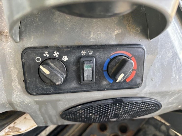 2021-bobcat-t770-image-35