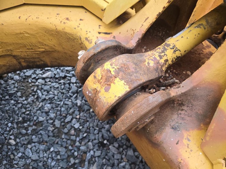2014-komatsu-d51pxi-image-16