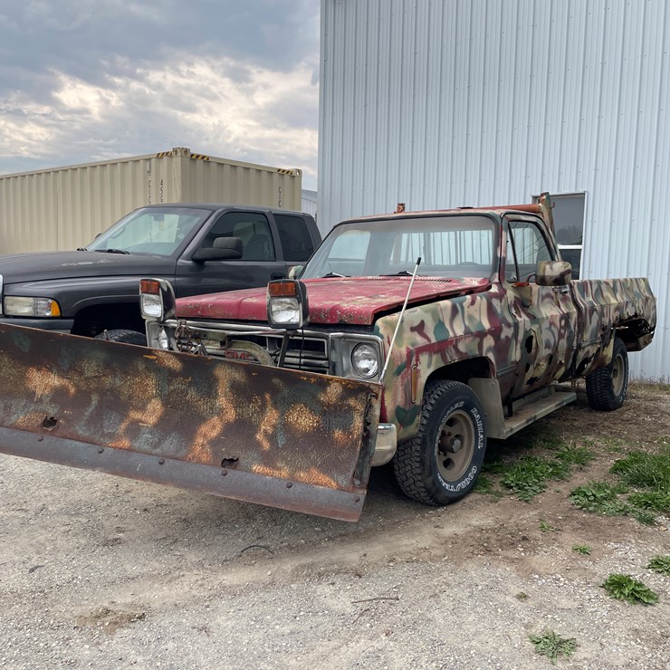 #1018 • 1976 GMC Plow Truck (NO Title)