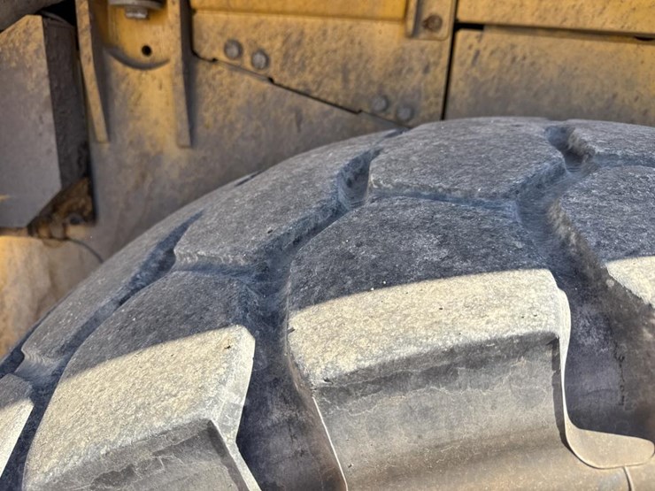 2018-deere-844k-image-70