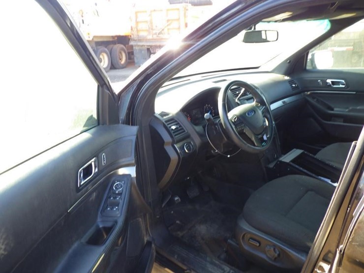 2019-ford-explorer-image-5