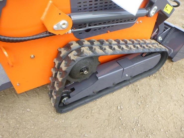 tpm-t460-skid-steer-track-loader-image-19