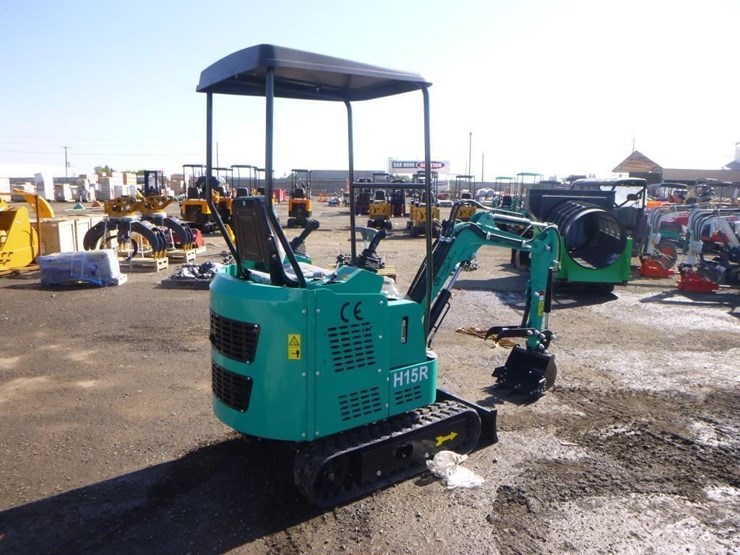 2025-agt-h15r-hydraulic-excavator-image-3