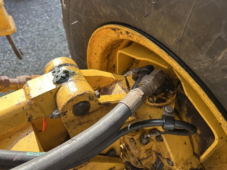 2001-deere-772ch-image-25