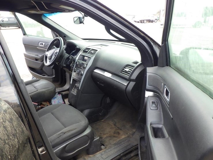 2015-ford-explorer-image-6