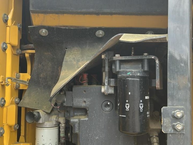 2021-komatsu-pc228-image-16
