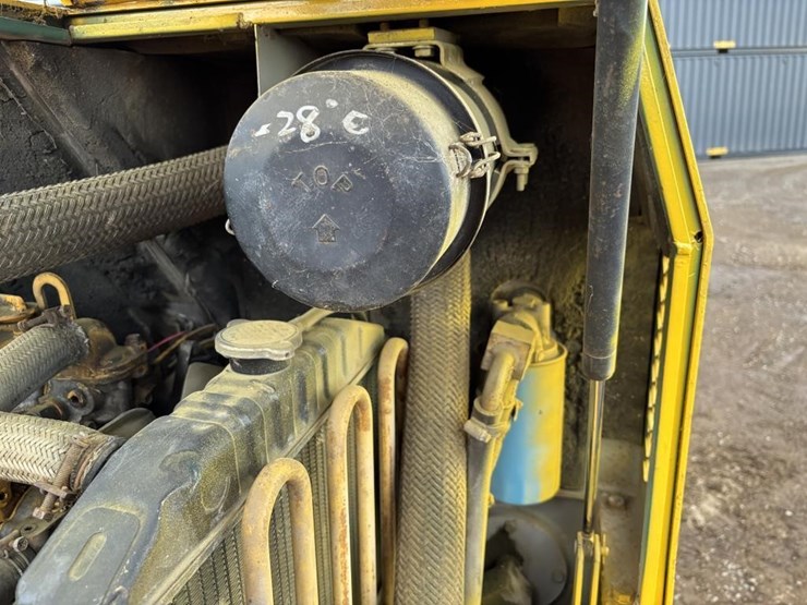 komatsu-pc28uu-image-43