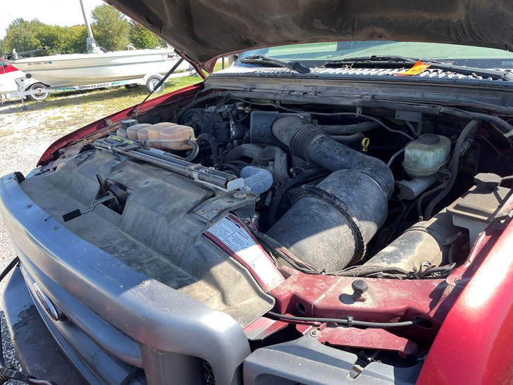2002-ford-f550-xl-image-51