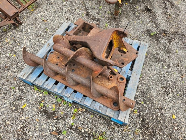 #2071-•-excavator-frost-tooth,-auger-&-plates-image-3