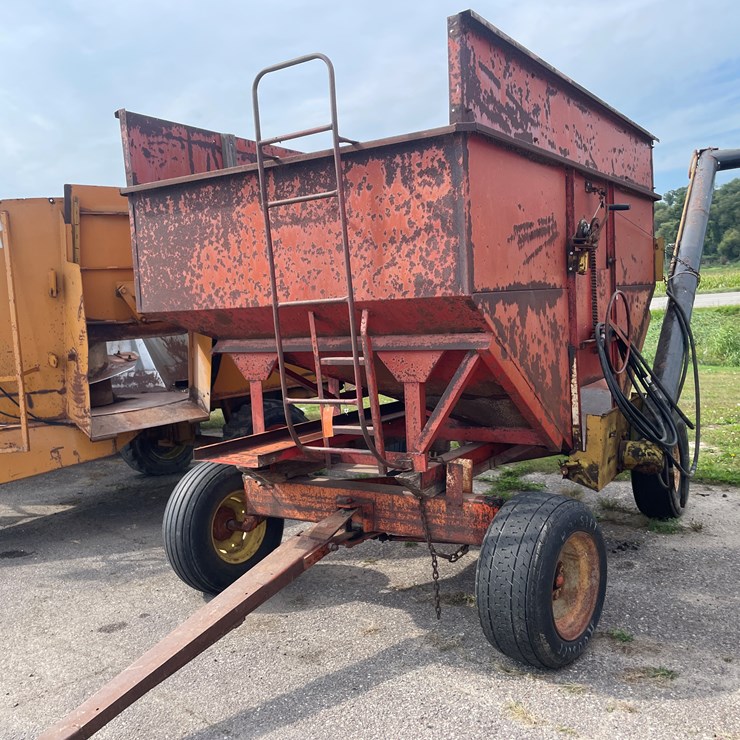 #1018 • Bushnell Gravity Cart with Auger