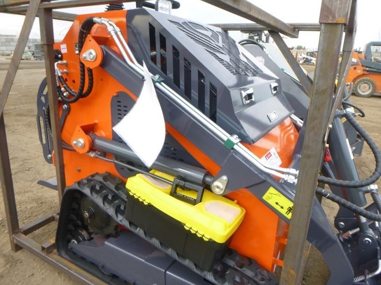 tpm-t460-skid-steer-track-loader-image-13