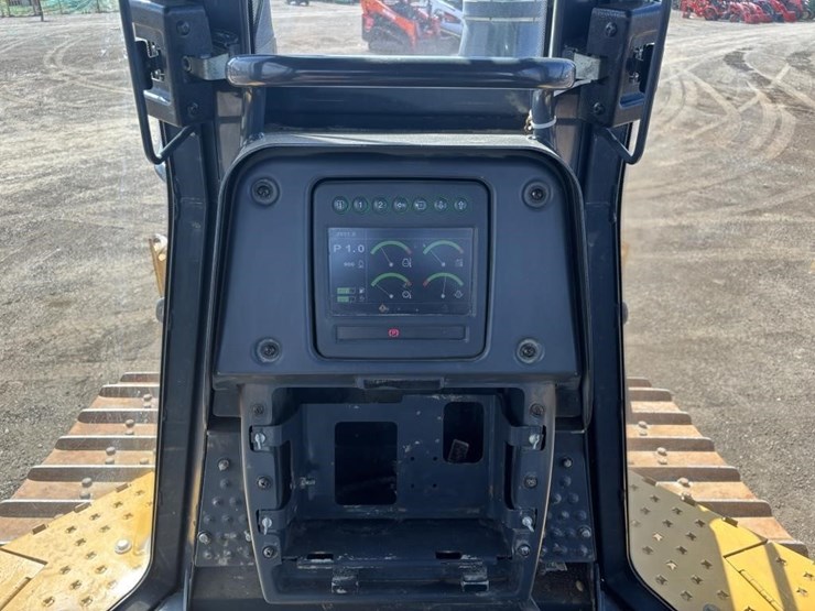 2017-deere-750k-image-31