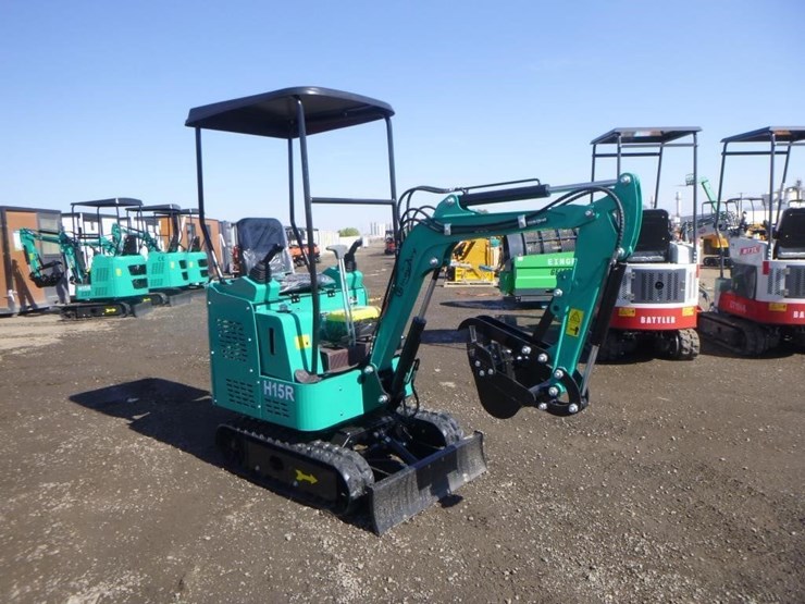2025-agt-h15r-hydraulic-excavator-image-2
