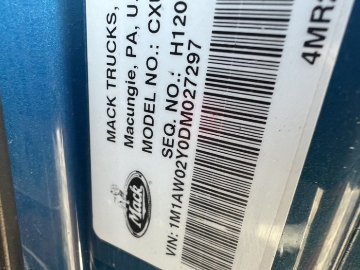 2013-mack-cxu-tri-axle-truck-tractor-image-10
