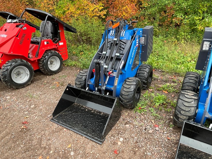 #8165-•-agt-skid-steer-loader-image-1