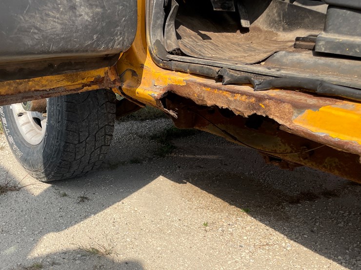 #1007-•-2004-chevy-2500-hd-(has-wi-title)-image-30