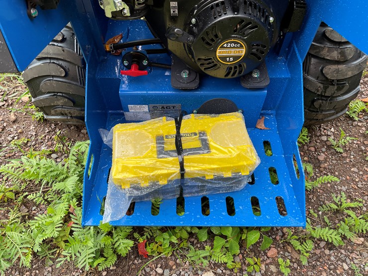 #8164-•-agt-skid-steer-loader-image-10
