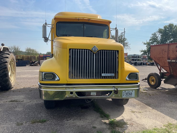 #1003-•-1997-international-semi-tractor-(has-wi-title)-image-2
