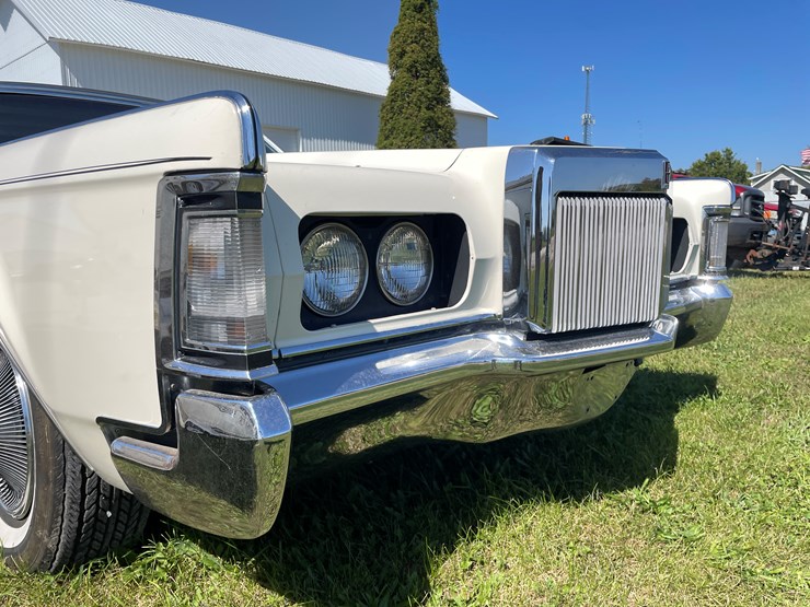 #1022-•-1969-lincoln-continental-mark-iii-image-14