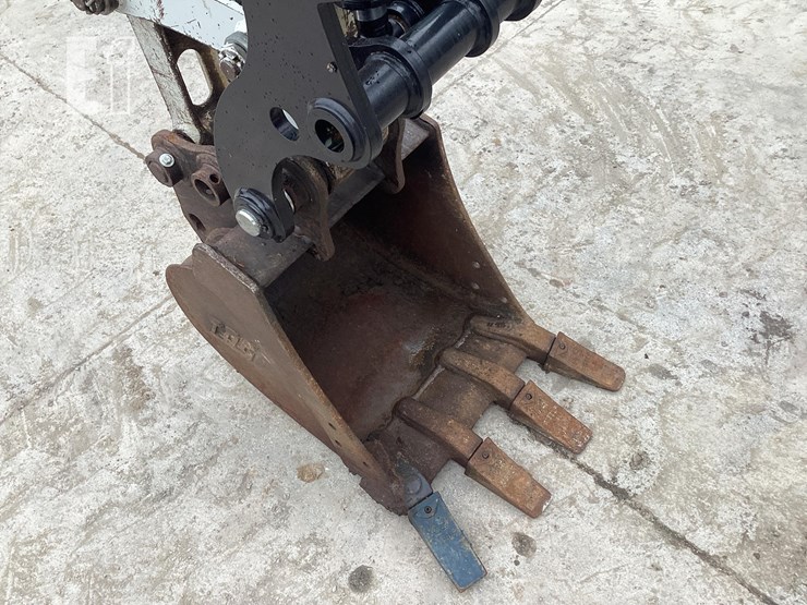2018-takeuchi-tb240-image-10