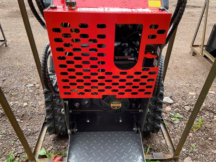 #8172-•-agt-compact-track-loader-image-21