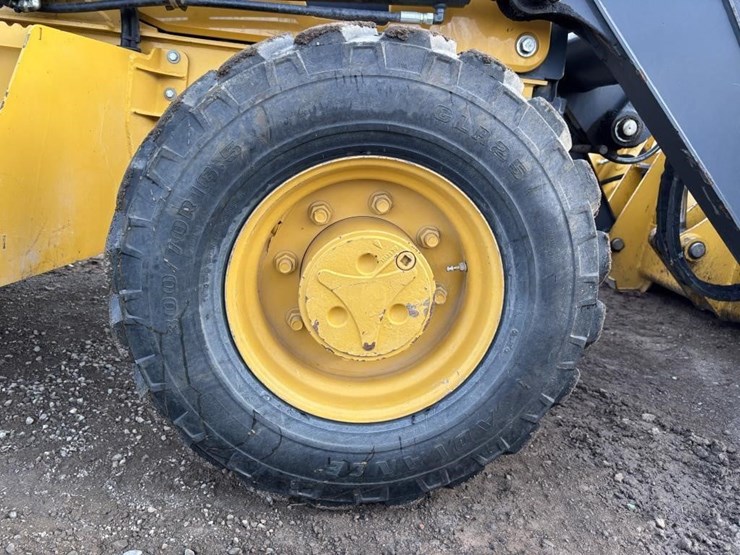 2019-deere-210l-image-24